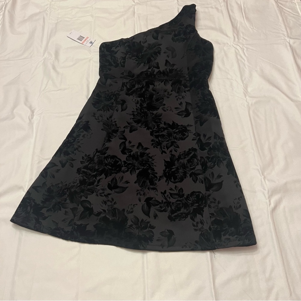 Net Prosecco black dress